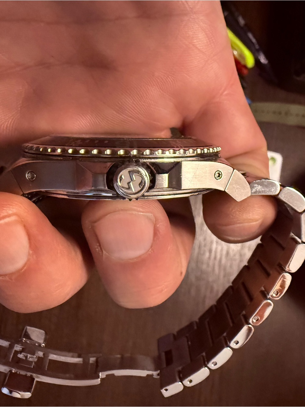 Gucci Black and Silver Dive-Style Watch with Green Accents - Picture 4 of 5